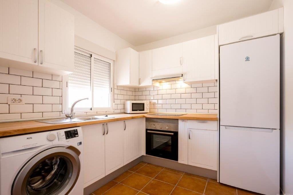 2 Bedroom Apartments Los Cristianos Beach Tenerife Tamaragua Arona  Eksteriør billede